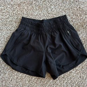 lululemon Tracker Low-Rise Lined Shorts 4”